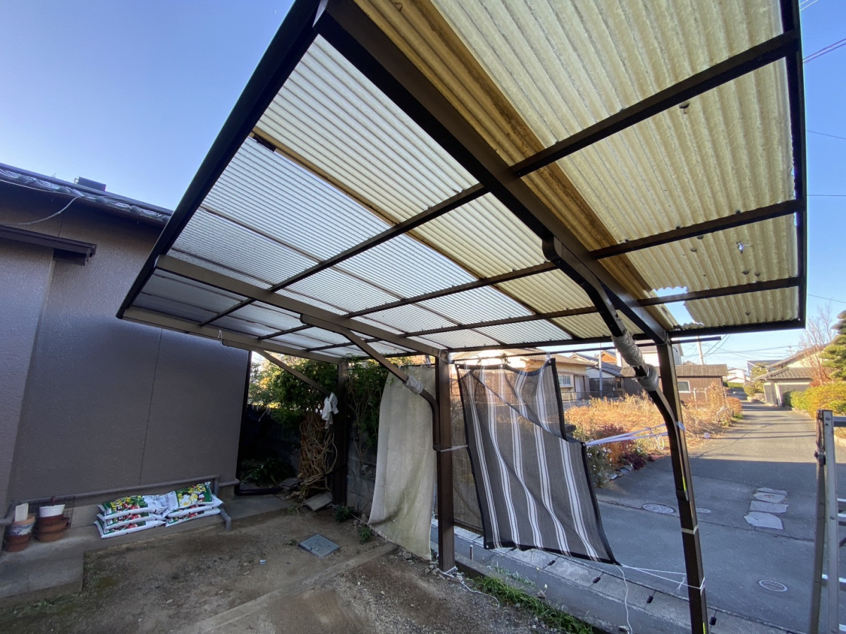 堀川トーヨー住器のN様邸 カーポート屋根の張替工事の施工前の写真2