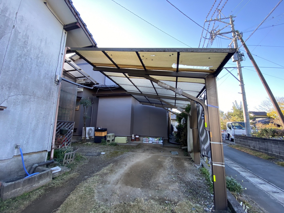堀川トーヨー住器のN様邸 カーポート屋根の張替工事の施工前の写真3