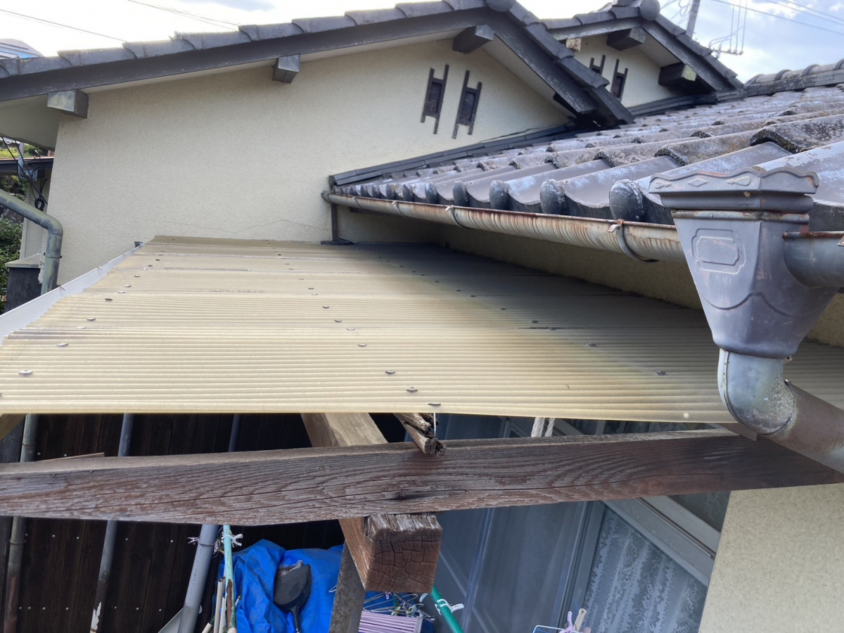 堀川トーヨー住器のY 様邸 波板張替工事の施工前の写真2