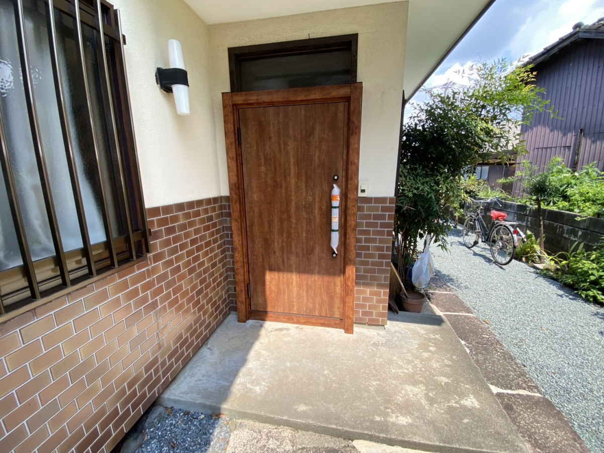 堀川トーヨー住器のＮ様邸　玄関取替工事の施工後の写真1