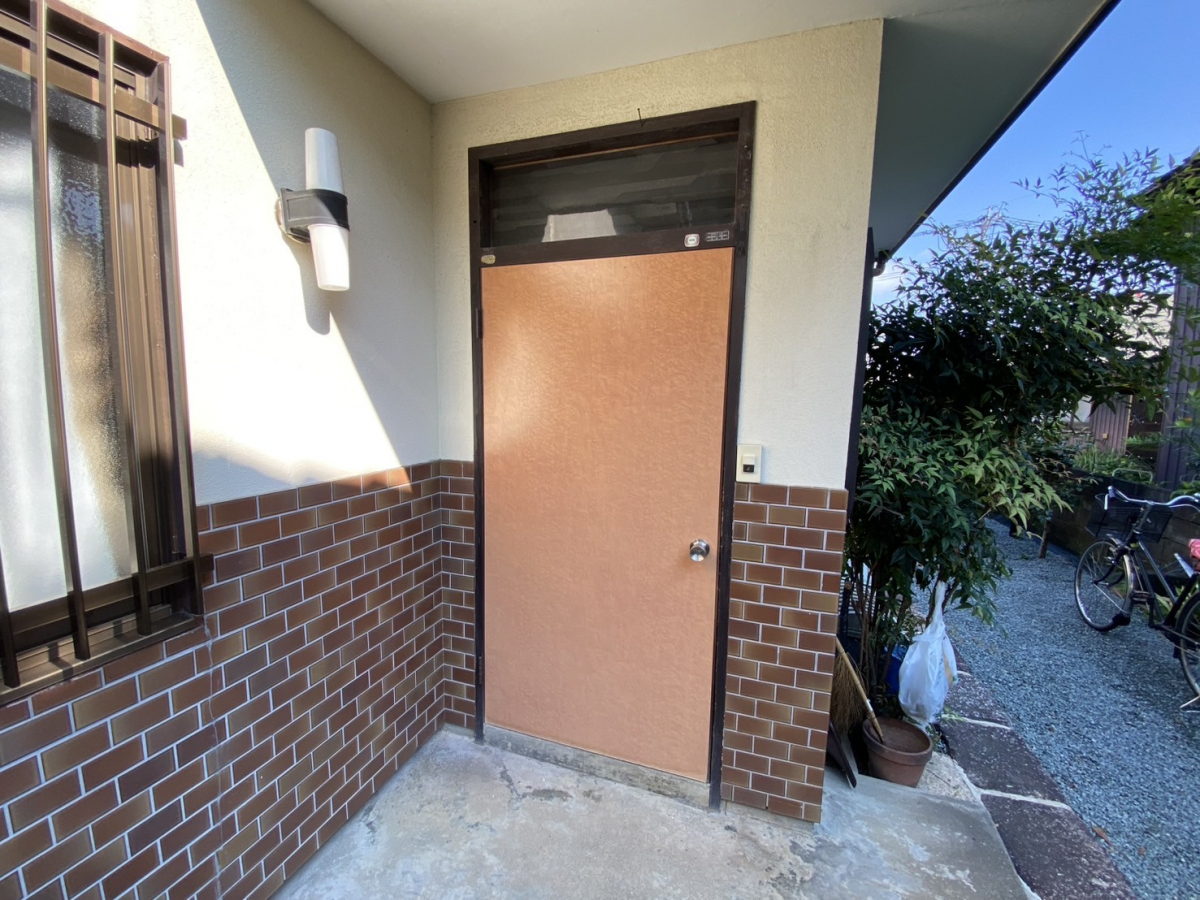 堀川トーヨー住器のＮ様邸　玄関取替工事の施工前の写真1