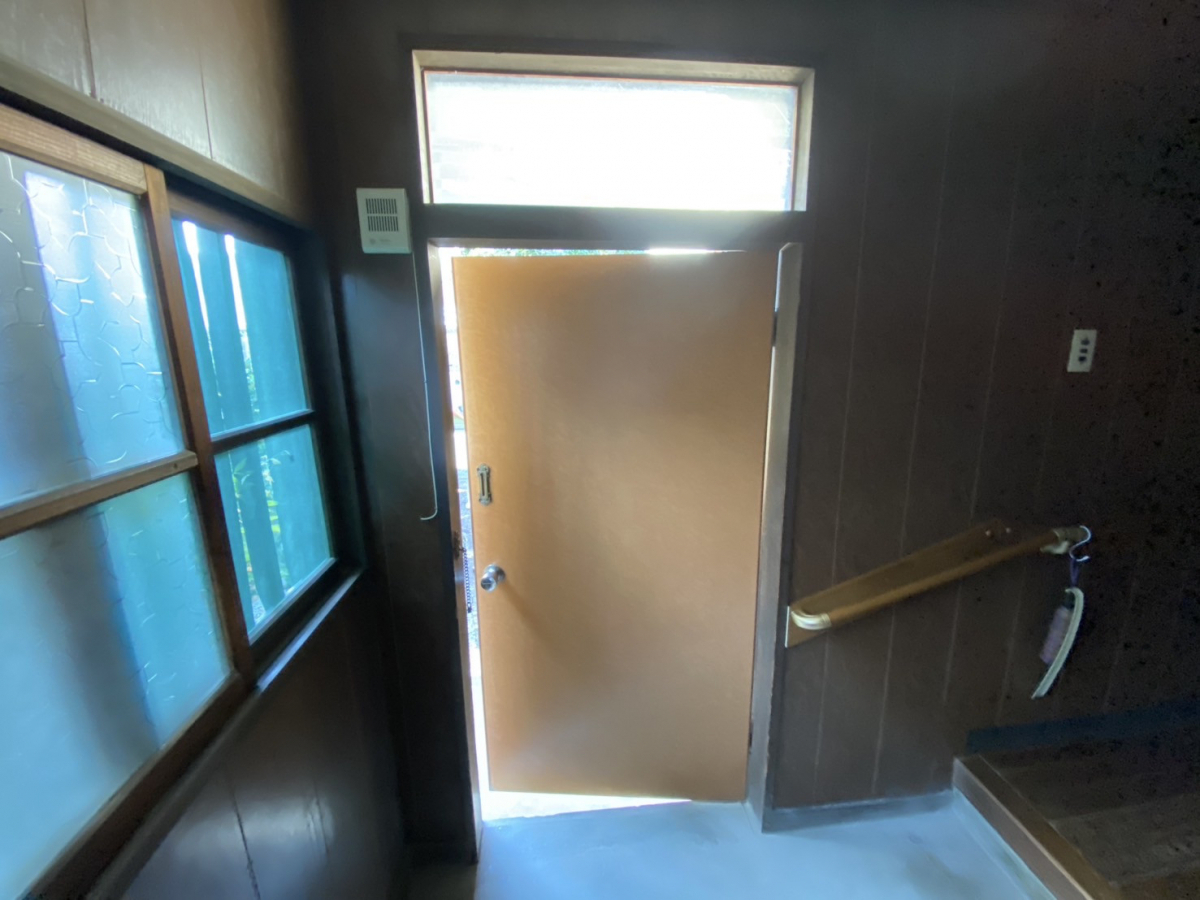 堀川トーヨー住器のＮ様邸　玄関取替工事の施工前の写真2